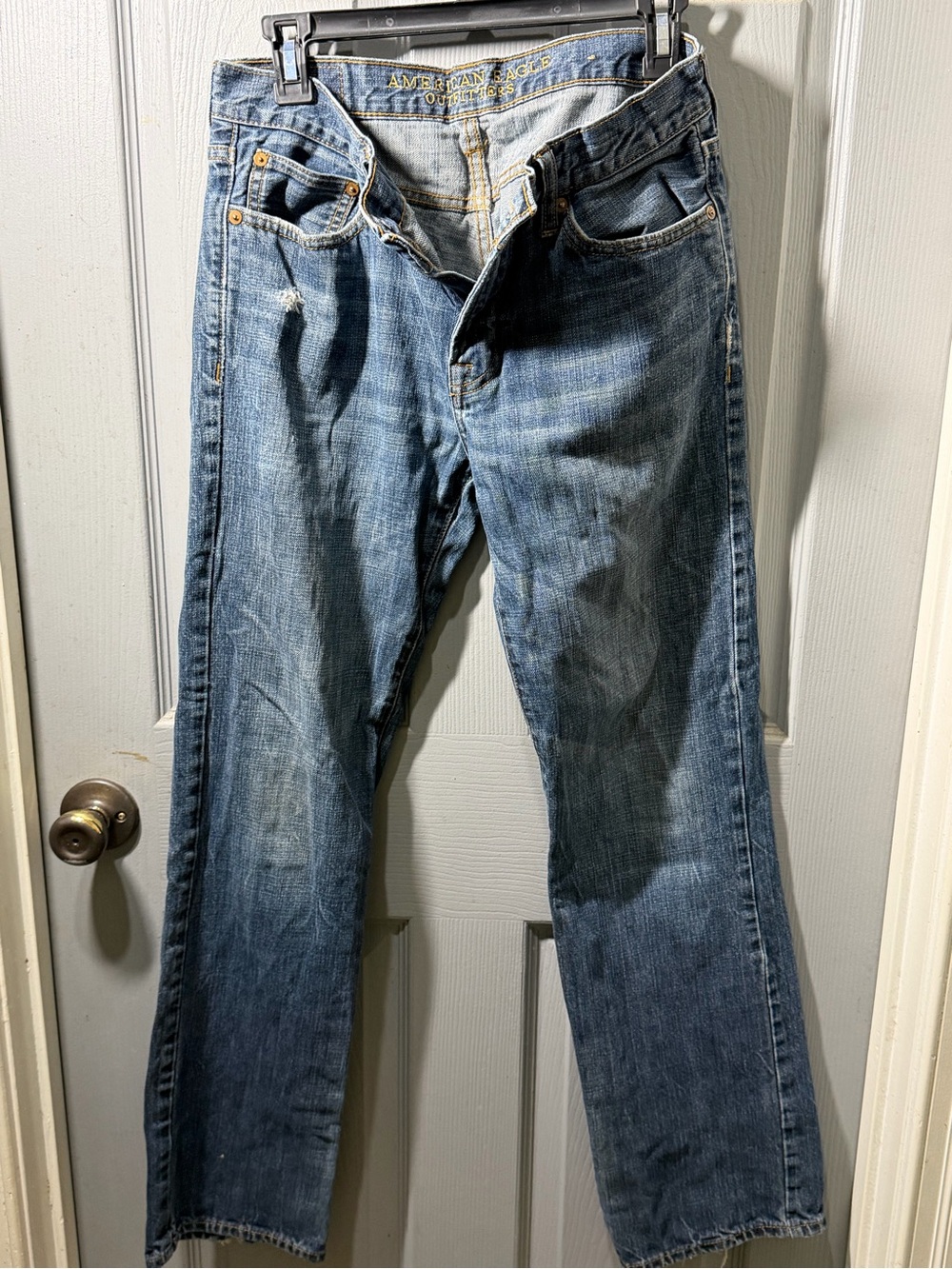 American Eagle Outfitters Men’s Straight Jeans in Light Blue Wash